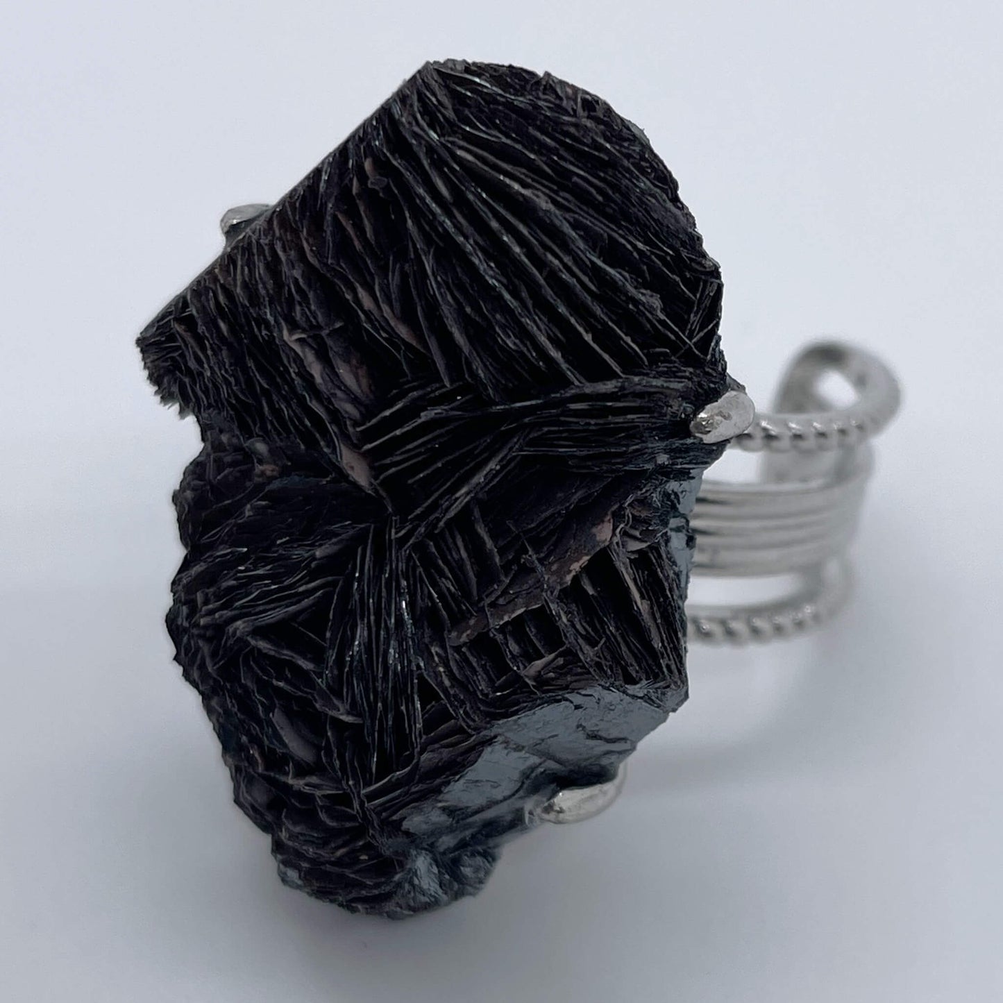 Iron Threads Weaving Dreams（Handmade One of a Kind）