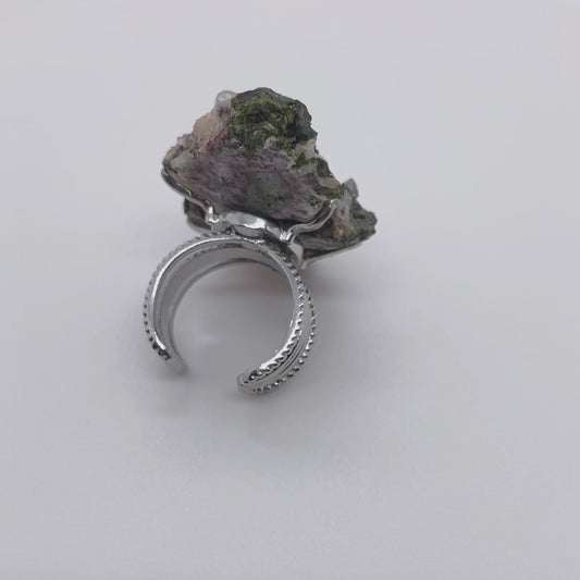 Green Rock Hiding Crystals（Handmade One of a Kind）